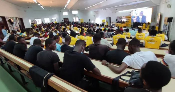 universite-felix-houphouet-boigny-une-convention-signee-pour-faciliter-l-acces-des-etudiants-et-enseignants-aux-cours-a-distance-et-en-ligne