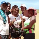 port-bouet-axe-rond-point-akwaba-anani-l-ong-reflexes-citoyens-fait-sa-rentree-en-plogging