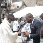 achevement-de-la-construction-du-presbytere-de-l-eglise-sainte-therese-de-marcory-yannick-bery-fait-don-de-dix-millions-f-cfa