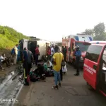 adjame-grave-accident-de-circulation-un-minicar-derape-et-deverse-tous-ses-passagers-sur-le-bitume