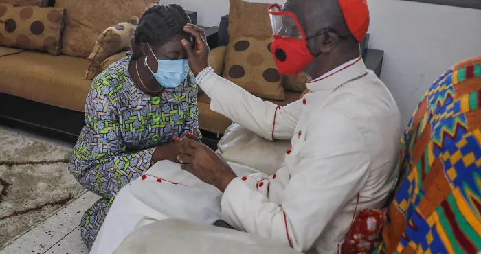 education-nationale-la-ministre-mariatou-kone-recoit-les-benedictions-du-cardinal-kutwa-ce-que-l-archeveque-d-abidjan-dit-d-elle