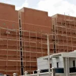 malgre-la-mise-en-garde-du-ministre-de-la-construction-de-gros-risques-d-ecroulement-sur-des-maisons-dans-le-quartier-bessikoi-a-angre