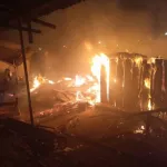 incendie-au-grand-marche-de-daoukro-plusieurs-magasins-et-des-conteneurs-partent-en-fumee