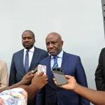 poste-du-futur-roger-adom-presente-les-potentialites-a-des-experts-malaisiens