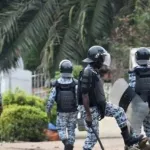 en-attendant-l-arrivee-de-laurent-gbagbo-les-forces-de-l-ordre-s-acharnent-contre-ses-partisans