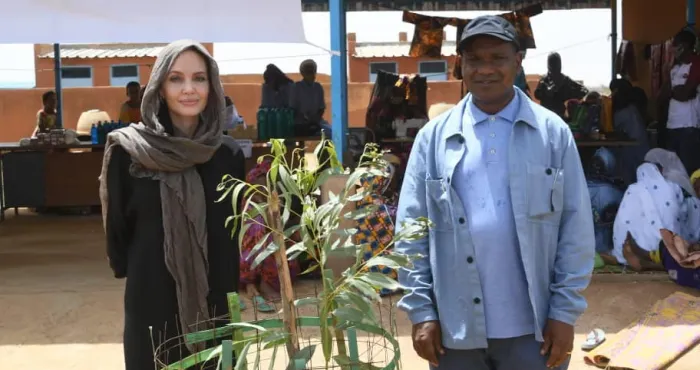 burkina-faso-l-actrice-angelina-jolie-au-chevet-des-refugies-maliens-pour-sensibiliser-sur-la-crise-au-sahel