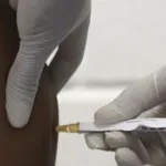 lutte-contre-la-covid-19-la-vaccination-decrite-comme-une-strategie-sure-et-efficace