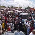 en-partance-pour-blouzon-et-mama-le-cortege-de-gbagbo-bloque-a-bazre-et-kononfla