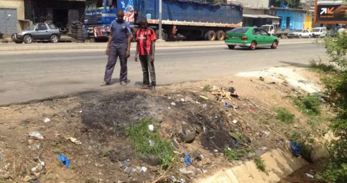 yopougon-un-chef-de-gang-recherche-abattu-en-plein-conclave-dans-un-garage-auto