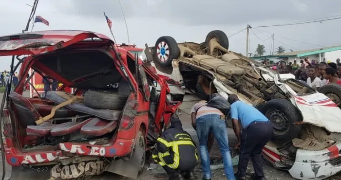collision-entre-2-minicars-a-port-bouet-16-victimes-dont-3-deces-certains