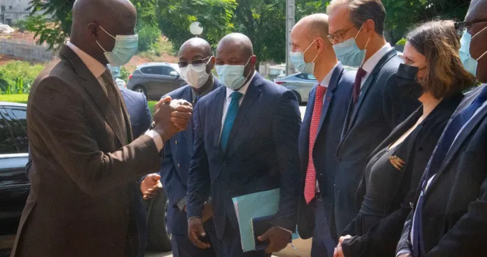 enseignement-superieur-le-ministre-adama-diawara-et-une-delegation-de-l-afd-visitent-le-pole-scientifique-et-d-innovation-de-l-universite-fhb