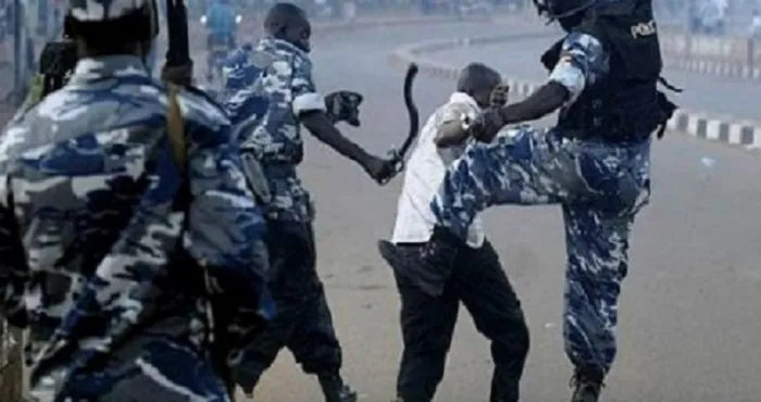 commissariat-de-soubre-5-policiers-dont-1-commissaire-accuses-d-avoir-battu-un-homme-a-mort-deferes-devant-ange-kessi