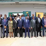 en-visite-a-la-direction-generale-de-la-poste-roger-adom-rassure-les-postiers