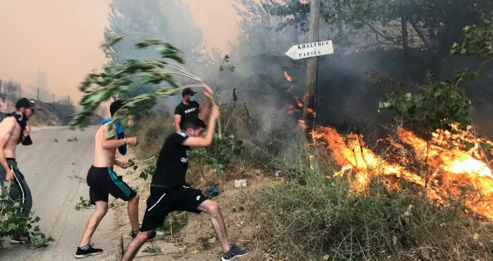 incendie-en-algerie-le-bilan-s-alourdit-au-moins-65-personnes-sont-mortes-dont-28-militaires