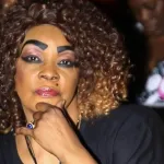 son-hommage-a-dj-arafat-tina-glamour-s-acharne-contre-ariel-sheney