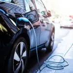 conseil-auto-voici-pourquoi-vous-devez-eteindre-le-moteur-de-votre-voiture-lorsque-vous-faites-le-plein