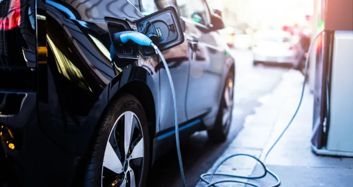 conseil-auto-voici-pourquoi-vous-devez-eteindre-le-moteur-de-votre-voiture-lorsque-vous-faites-le-plein