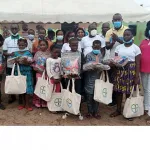 rentree-scolaire-une-ong-recompense-des-enfants-d-adjame