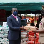 depuis-san-pedro-anoble-felix-donne-une-commission-a-anne-ouloto-pour-le-premier-ministre-patrick-achi