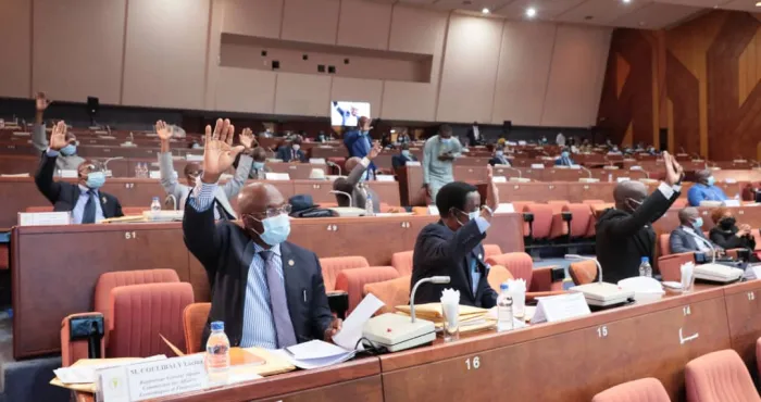 yamoussoukro-trois-projets-de-lois-adoptes-par-les-senateurs