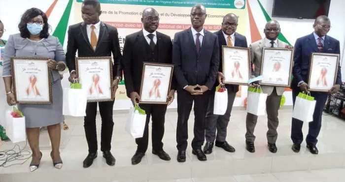 lutte-contre-le-vih-sida-le-comite-sectoriel-du-ministere-des-sports-collecte-des-fonds-pour-lutter-contre-le-sida