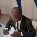 litterature-dedicace-du-roman-le-triomphe-de-l-outsider-une-invitation-a-la-perseverance