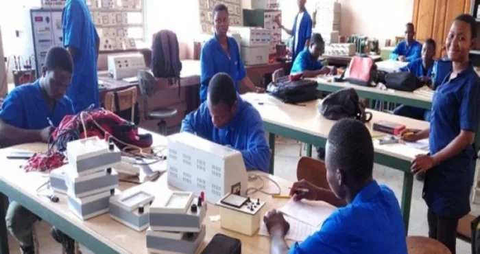 orientation-dans-l-enseignement-technique-des-agents-et-des-parents-d-eleves-mecontents-ce-qu-ils-reprochent-au-ministere