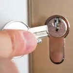 voici-comment-retirer-une-cle-cassee-d-une-serrure-plus-besoin-d-un-serrurier