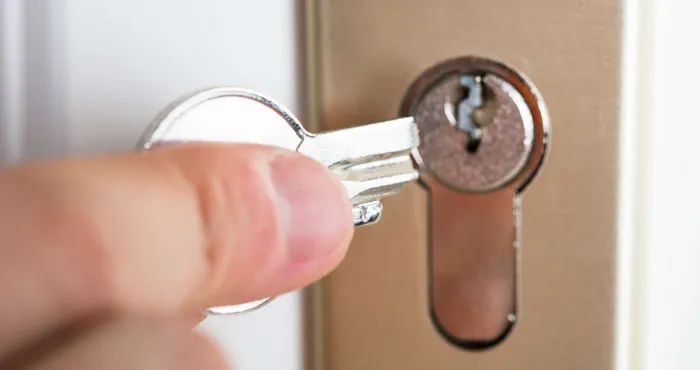voici-comment-retirer-une-cle-cassee-d-une-serrure-plus-besoin-d-un-serrurier