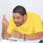 humour-oualas-lance-son-one-man-show-et-donne-les-raisons-de-l-absence-de-ses-confreres