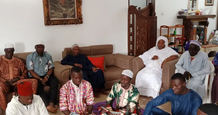 biankouma-commemoration-du-19e-anniversaire-du-deces-du-general-guei-la-communaute-musulmane-chez-la-famille-du-defunt