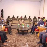 coup-d-etat-en-guinee-la-cedeao-et-la-junte-militaire-a-couteaux-tires