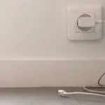 chargeur-de-telephone-branche-a-vide-voici-les-risque-que-vous-encourez