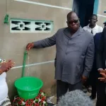 fourniture-d-eau-potable-laurent-tchagba-s-impregne-de-l-effectivite-du-projet-apft-dans-les-sous-quartiers