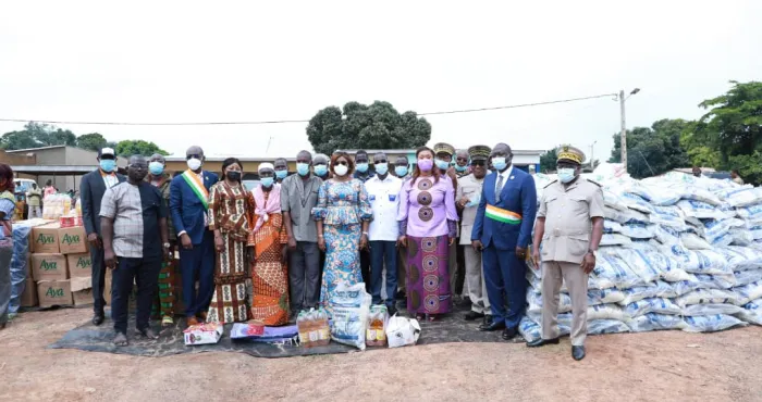 crise-humanitaire-dans-le-bounkani-le-gouvernement-ivoirien-apporte-un-appui-de-50-millions-fcfa-a-3-000-deplaces-burkinabe