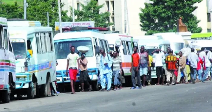 transport-en-commun-a-abidjan-ah-cette-histoire-de-monnaie