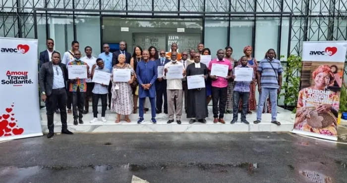 l-ong-avec-le-coeur-fait-un-important-don-aux-organisations-sanitaires-educatives-et-sociales