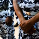 koumassi-deux-jeunes-filles-tabassent-un-commissaire-de-police-et-se-refugient-dans-un-hotel