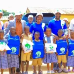 education-la-fondation-amidou-sylla-offre-500-kits-scolaires-a-plusieurs-ecoliers-a-anyama