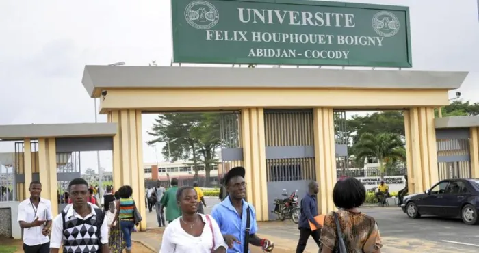 rentree-universitaire-les-etudiants-desormais-soumis-aux-interrogations-et-devoirs-comme-au-lycee