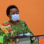 koumassi-cisse-bacongo-encense-par-mme-lekpeli-florence-dren-abidjan-2-a-la-ceremonie-de-recompense-des-meilleurs-bacheliers