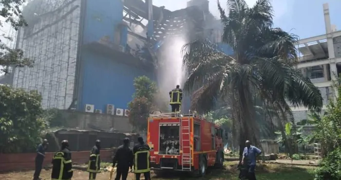 incendie-a-chic-shop-le-silence-des-proprietaires-autour-des-flammes-ravageuses