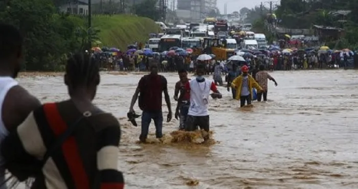 fortes-pluies-a-abidjan-2-ecoliers-emportes-ce-matin-par-les-eaux-a-yopougon-kimi-ce-que-prevoit-la-meteo