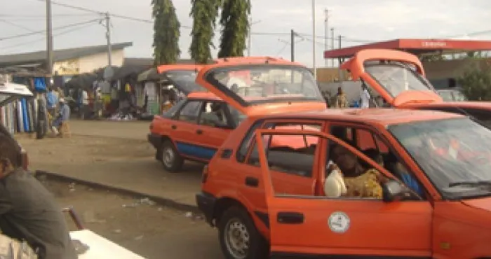 accident-entre-des-taxis-une-femme-enceinte-de-neuf-mois-blessee
