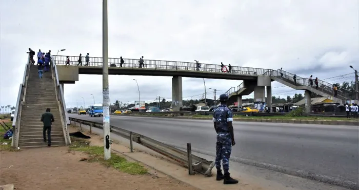 cote-d-ivoire-ces-choses-bizarres-qui-se-passent-sur-les-ponts-pietons-les-usagers-en-danger-de-mort
