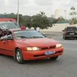 greve-des-taxis-compteurs-a-abidjan-des-individus-empechent-des-vehicules-de-circuler-la-police-prend-des-dispositions