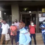 plateau-des-professionnels-de-l-action-culturelle-manifestent-devant-la-tour-e-voici-leurs-revendications