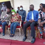 enfants-emportes-par-l-eau-a-yopougon-kimi-henriette-bedie-aupres-de-la-famille-eploree