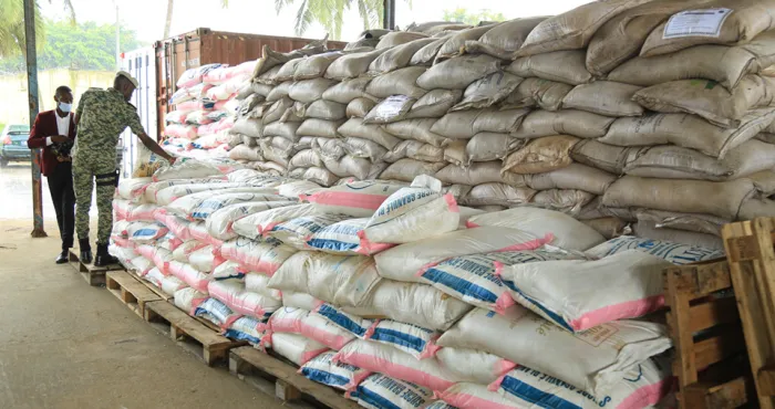 lutte-contre-la-contrebande-93-775-tonnes-de-marchandises-prohibees-saisies-a-singrobo-abobo-pk-18-et-arrah