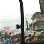 travaux-du-metro-d-abidjan-des-populations-d-adjame-en-colere-embouteillage-a-agban